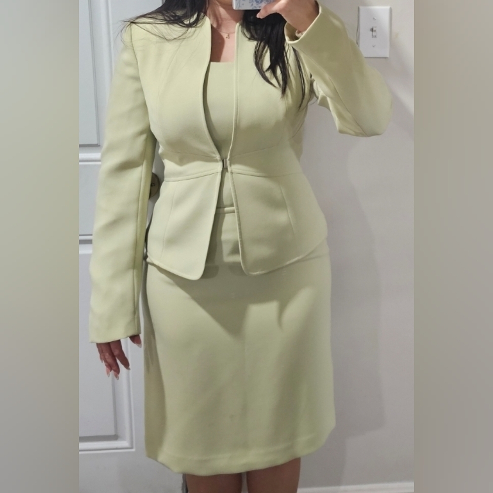**BLAZER & TOP** TAHARI ASL 2 PIECE SUIT SET - PISTACHIO GREEN